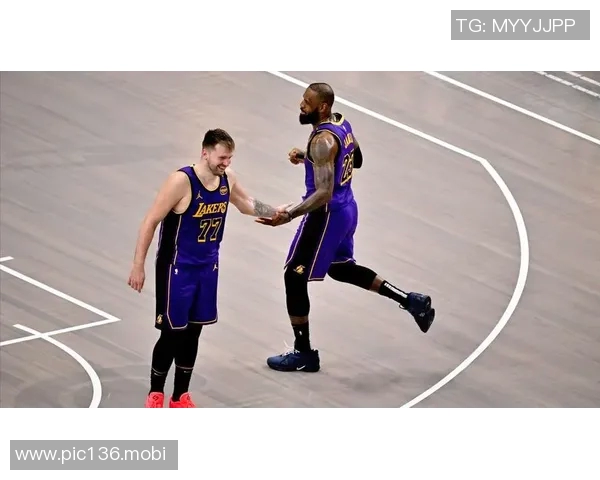 东契奇因伤缺战雷霆！詹姆斯率队挑战联盟第一 杰伦连歇10场后复出