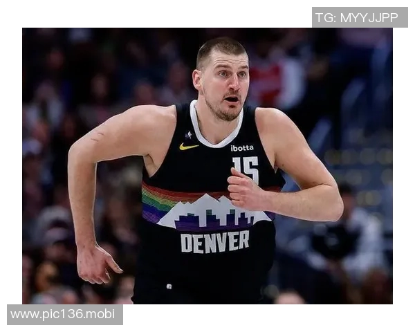 划水双巨全打疯！东契奇首节17+4+4三分 约基奇19+3三分